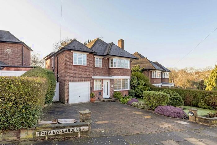 4 Bedroom Property To Rent In Highview Gardens, London N3