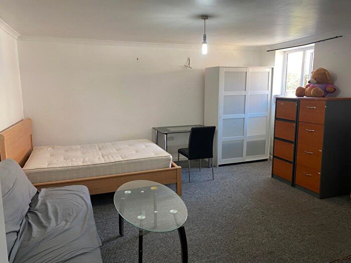 Studio To Rent In Cromwell Road, Hayes, UB3