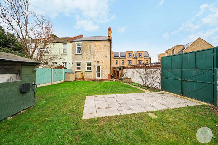 3 Bedroom End Of Terrace House For Sale In Eve Road, Stratford, E15