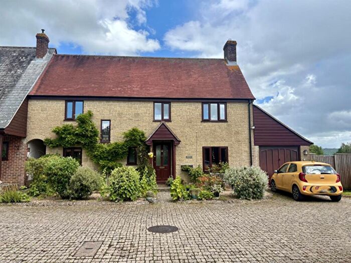 4 Bedroom Link Detached House For Sale In Gauns Court, East Knoyle, Salisbury, SP3