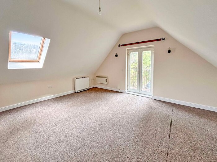 1 Bedroom Flat To Rent In West Wycombe Road, High Wycombe, Buckinghamshire, HP12