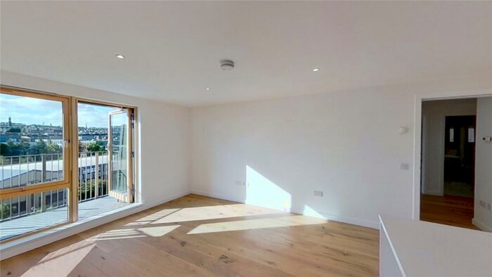 2 Bedroom Flat To Rent In Hughes Close, Edinburgh, EH7