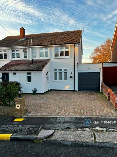 3 Bedroom Semi-Detached House To Rent In The Knoll, Billericay, CM12