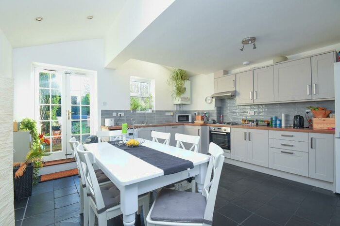 5 Bedroom Terraced House To Rent In Henley Street, OX4