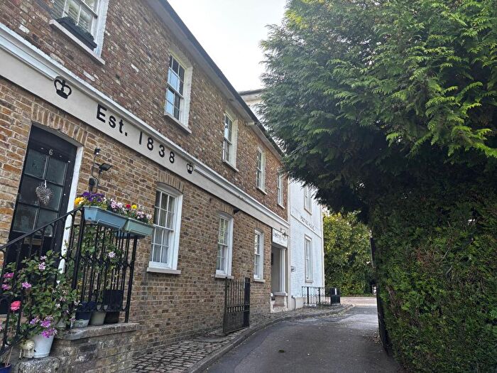 2 Bedroom Apartment To Rent In Tring Station, Tring, HP23