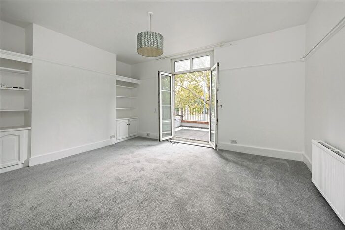 2 Bedroom Maisonette To Rent In Uxbridge Road, London, W12