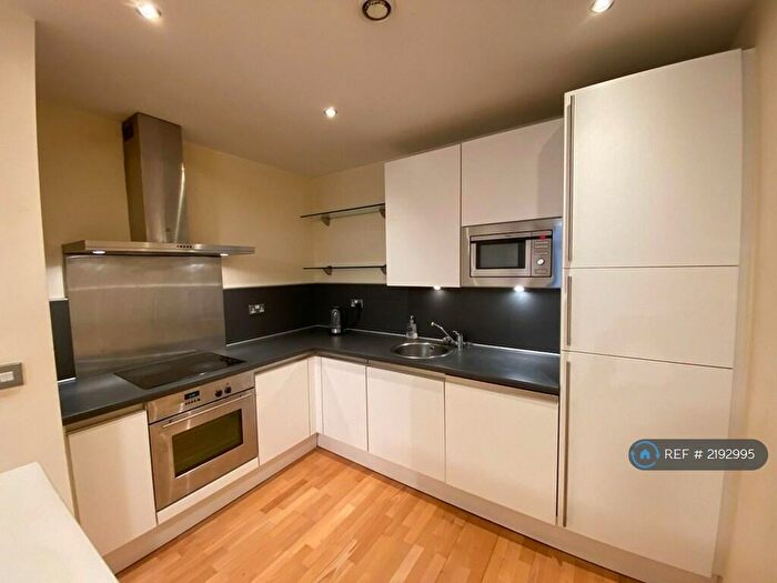 2 Bedroom Flat To Rent In Rossetti Place, Manchester, M3