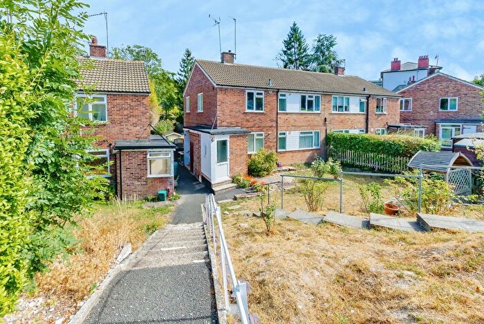 2 Bedroom Maisonette For Sale In Crescent Road, Caterham, Surrey, CR3