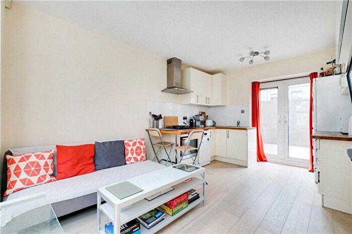 2 Bedroom Flat To Rent In Earls Court Gardens, Earls Court, London, SW5