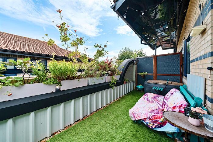 2 Bedroom Flat To Rent In Gleneagles Close, Bermondsey, SE16