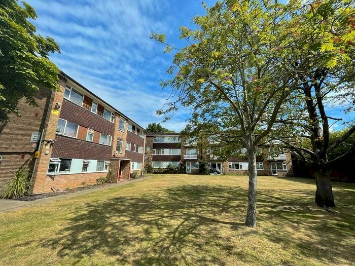 2 Bedroom Flat To Rent In Laburnum Grove, Colnbrook, SL3