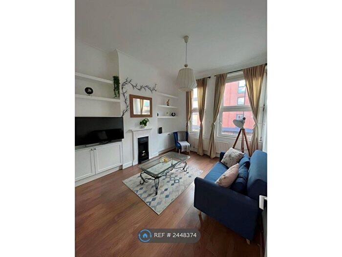 2 Bedroom Flat To Rent In Balham Hill, London, SW12