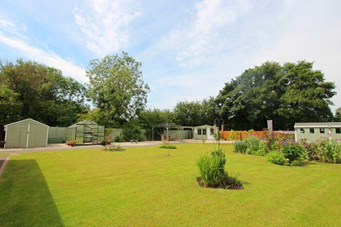 3 Bedroom Detached Bungalow For Sale In Townside, East Halton, DN40