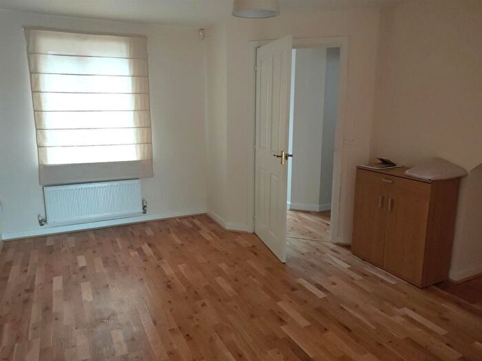 3 Bedroom Semi-Detached House To Rent In Hollands Way, Kegworth, DE74