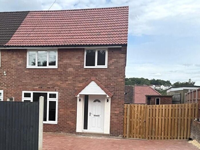 3 Bedroom Semi-Detached House To Rent In Whincover View, Leeds, LS12