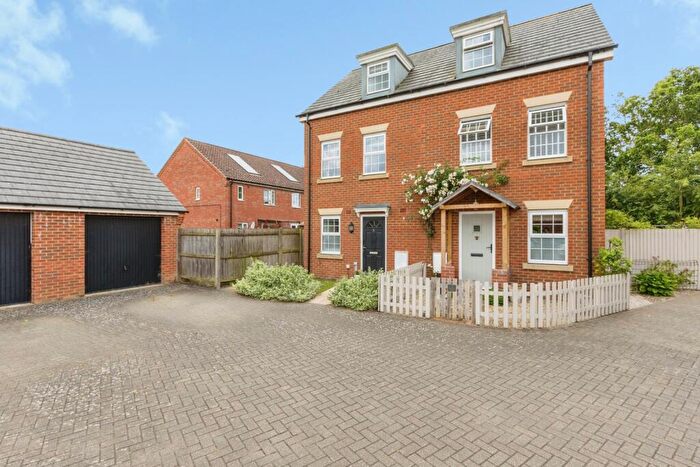 3 Bedroom Semi-Detached House For Sale In Old Oak Close, Wymondham, Norfolk, NR18