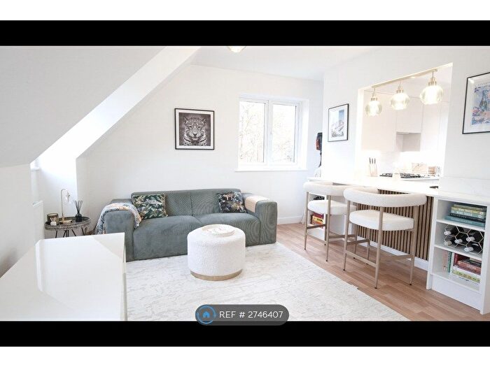 1 Bedroom Flat To Rent In Station Road, Wokingham, RG40