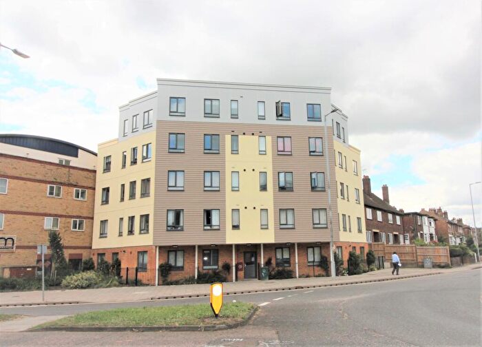 2 Bedroom Apartment To Rent In Rectory Lane, Chelmsford, CM1