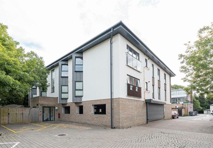 2 Bedroom Flat To Rent In High Road, Loughton, IG10
