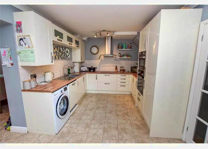 3 Bedroom End Of Terrace House To Rent In Lakeside, Rainham, RM13