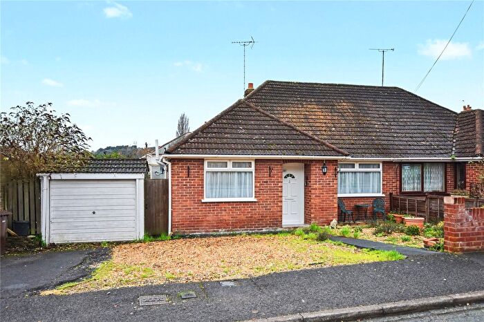 2 Bedroom Bungalow For Sale In Rock Gardens, Aldershot, Hampshire, GU11