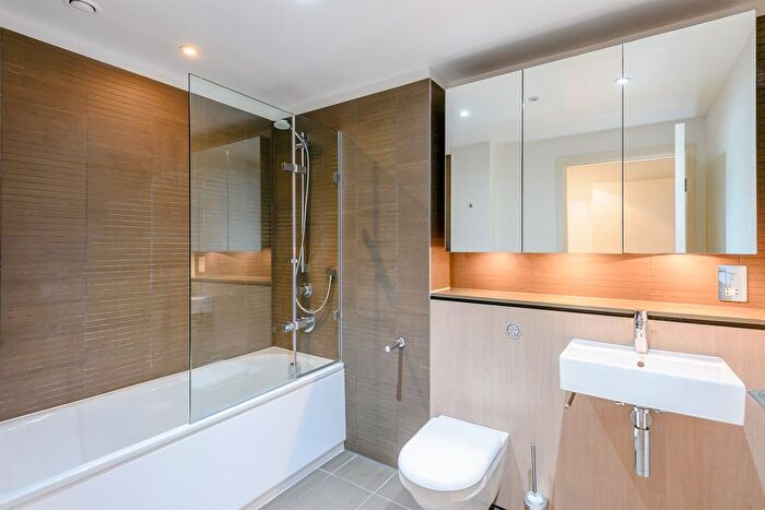 3 Bedroom Flat To Rent In Merchant Square East, Paddington, London, W2