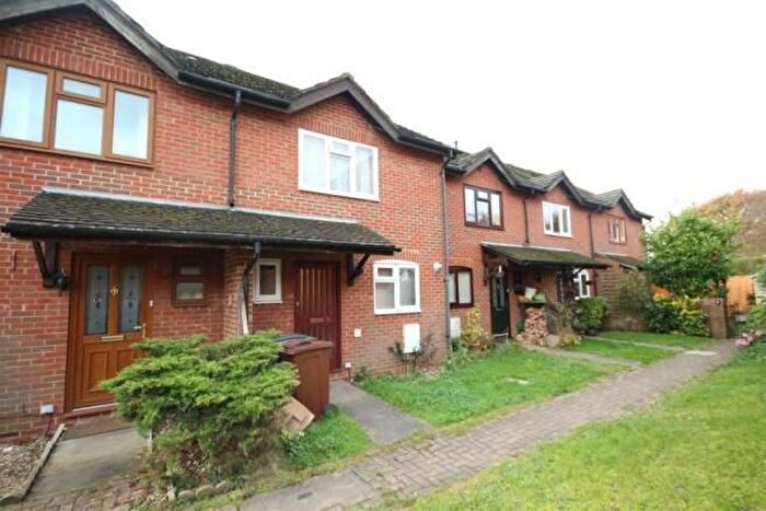 3 Bedroom Terraced House To Rent In Pipers Field, Ridgewood, TN22