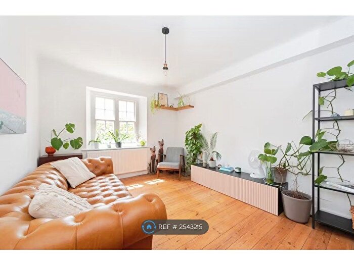 2 Bedroom Flat To Rent In Wellwood Court, London, SW15