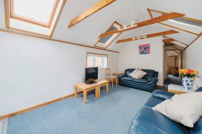 3 Bedroom Flat To Rent In Station Road, Lymington, SO41