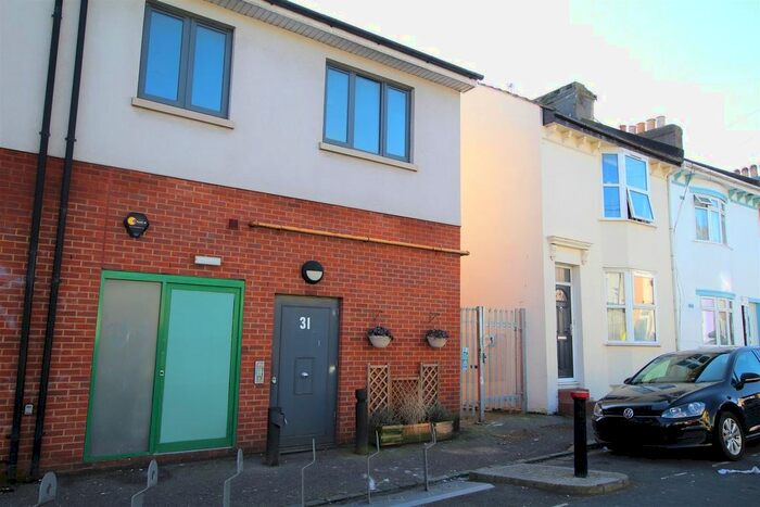 2 Bedroom Flat To Rent In Edinburgh Road, Brighton, BN2