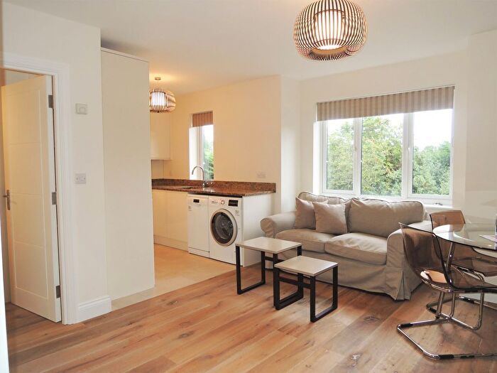 1 Bedroom Flat To Rent In Ardross Court, Creffield Road, Acton, W3