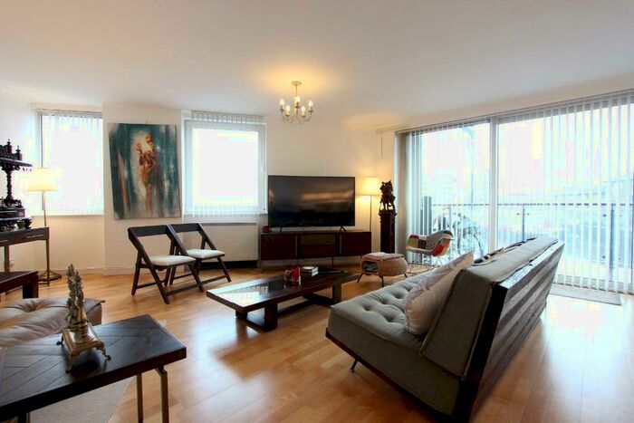 2 Bedroom Flat To Rent In Boardwalk Place, London, E14