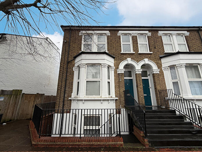 1 Bedroom Flat For Sale In Flat A, Byrne Road, Balham, London, SW12