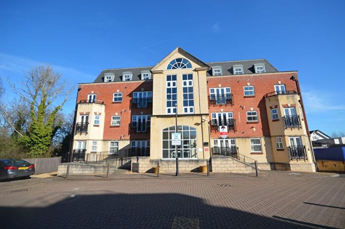 2 Bedroom Flat To Rent In Post Office Lane, Beaconsfield, HP9
