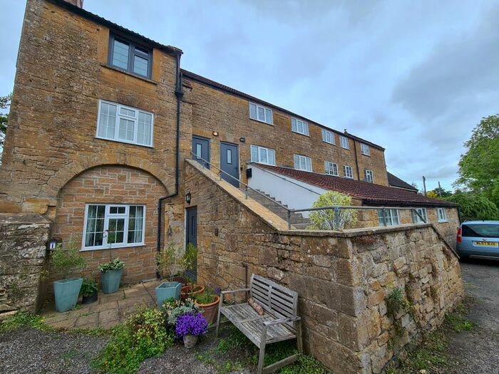 2 Bedroom Flat To Rent In Barwick, Yeovil, BA22