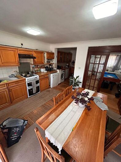 4 Bedroom Detached House To Rent In Bradley Road, Luton, LU4
