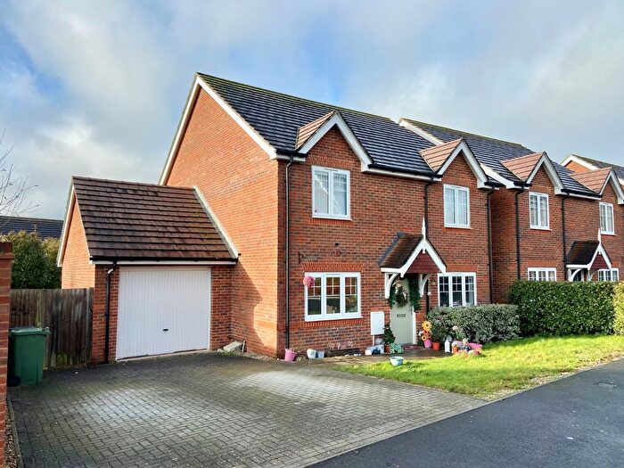 4 Bedroom Detached House For Sale In Nelson Drive, Medstead, Alton, Hampshire, GU34