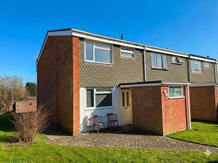 3 Bedroom Semi Detached House To Rent In Berwick Drive, Bletchley, MK3