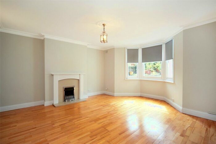 1 Bedroom Flat To Rent In St Stephens Avenue, Shepherds Bush, London, W12