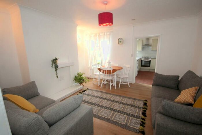 2 Bedroom Flat To Rent In Tarvin Road, Chester, CH3