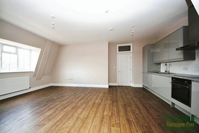 2 Bedroom Flat To Rent In Manor Drive North, New Malden, KT3