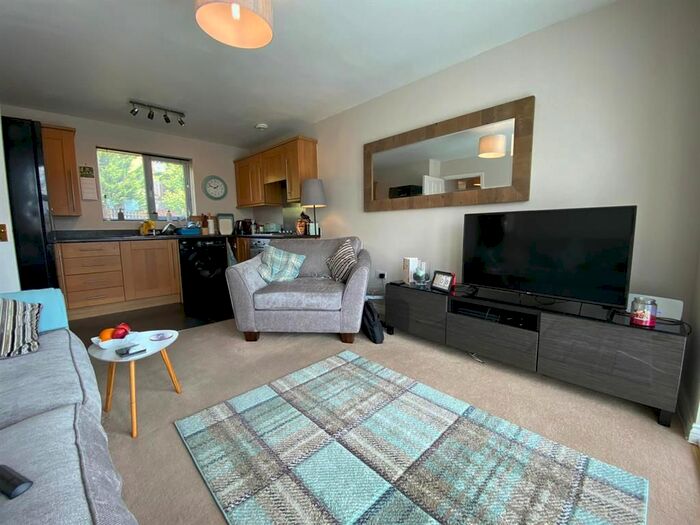 2 Bedroom Flat To Rent In Guardians Walk, Stourbridge, DY8