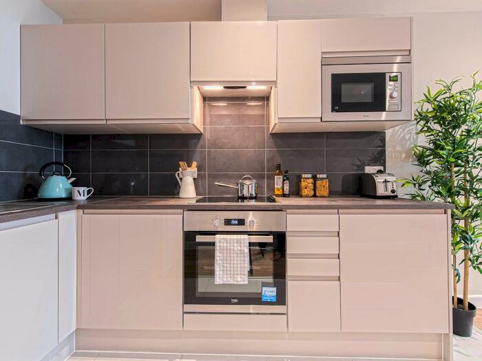 1 Bedroom Apartment To Rent In East Parade, Leeds, West Yorkshire, LS1