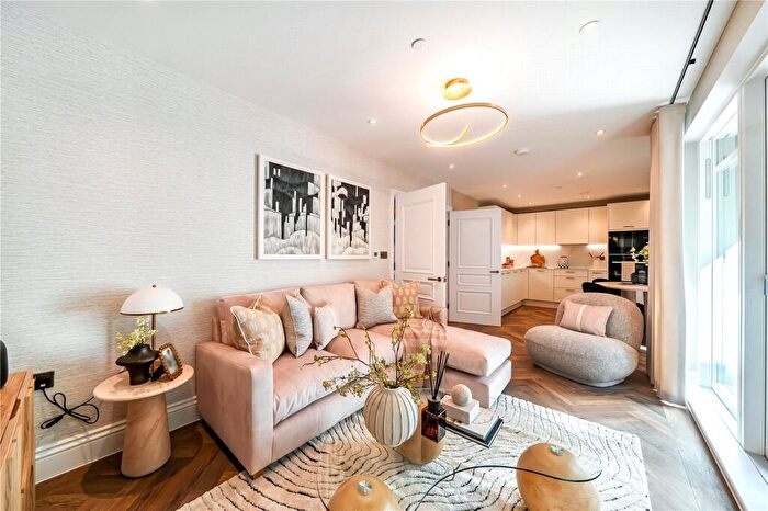 3 Bedroom Apartment For Sale In Blackheath Park, London, SE3