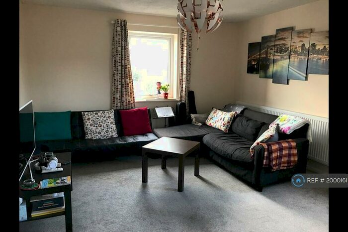 2 Bedroom Flat To Rent In Finsbury Place, Chipping Norton, OX7