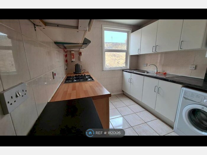 3 Bedroom Flat To Rent In Homerton High Street, London, E9