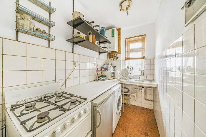1 Bedroom Flat For Sale In Hanley Road, Stroud Green, London, N4