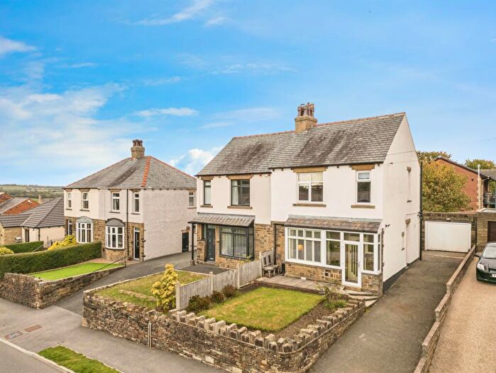 3 Bedroom Semi-Detached House For Sale In Smithy Lane, Skelmanthorpe, Huddersfield, HD8