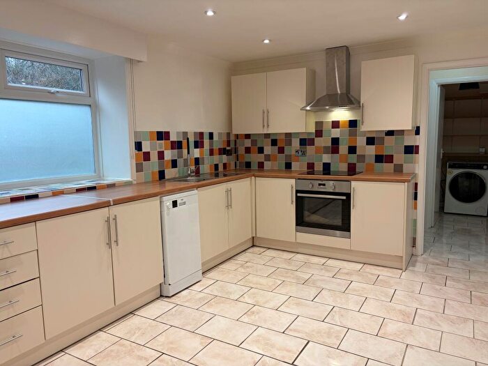 2 Bedroom Flat To Rent In Folkestone Road, Dover, CT17