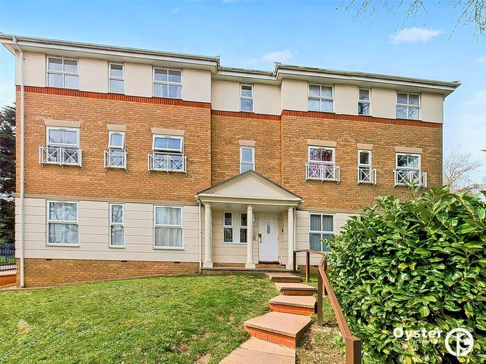 2 Bedroom Flat To Rent In Ladys Close, Watford, WD18